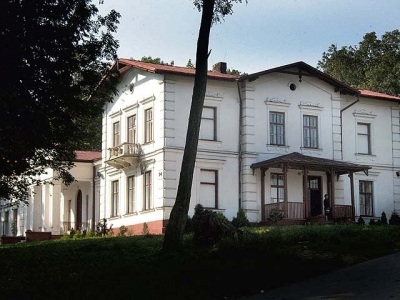 Foto: Pawłowice - dwór z końca XIX w., obecnie szkoła.