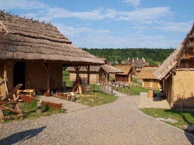 Osada Średniowieczna w Hucie Szklanej. Źródło: http://www.magicznewedrowanie.com.pl